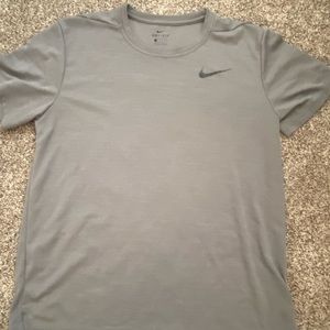 Men’s Gray Nike Training Shirt (Large)